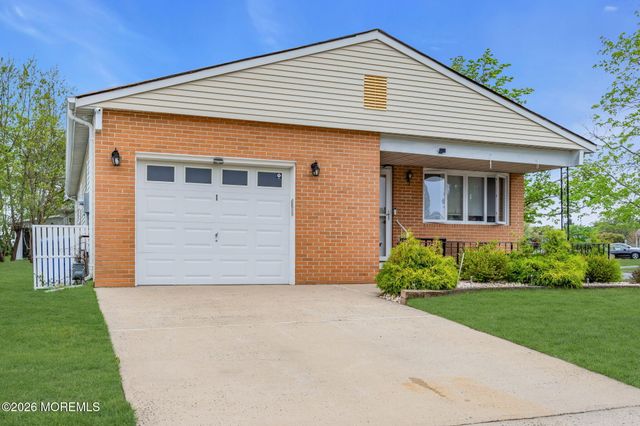 1 Speighstown Place, Toms River, NJ 08757