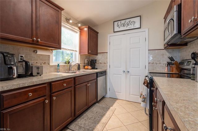 4306 Onawa LN, Chesapeake, VA 23325