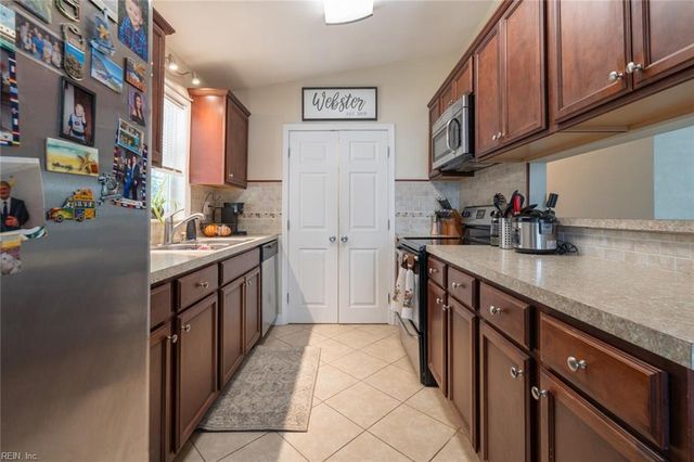 4306 Onawa LN, Chesapeake, VA 23325
