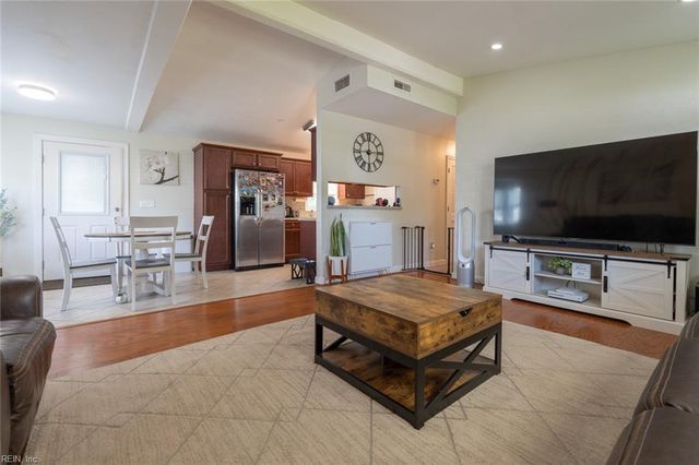 4306 Onawa LN, Chesapeake, VA 23325