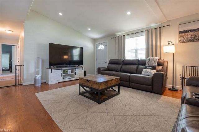 4306 Onawa LN, Chesapeake, VA 23325