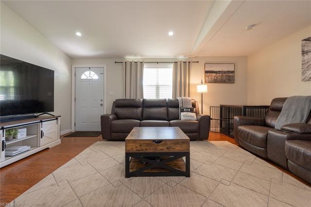 4306 Onawa LN, Chesapeake, VA 23325