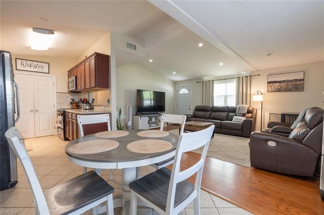 4306 Onawa LN, Chesapeake, VA 23325
