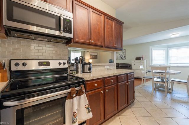 4306 Onawa LN, Chesapeake, VA 23325