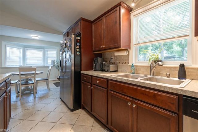 4306 Onawa LN, Chesapeake, VA 23325
