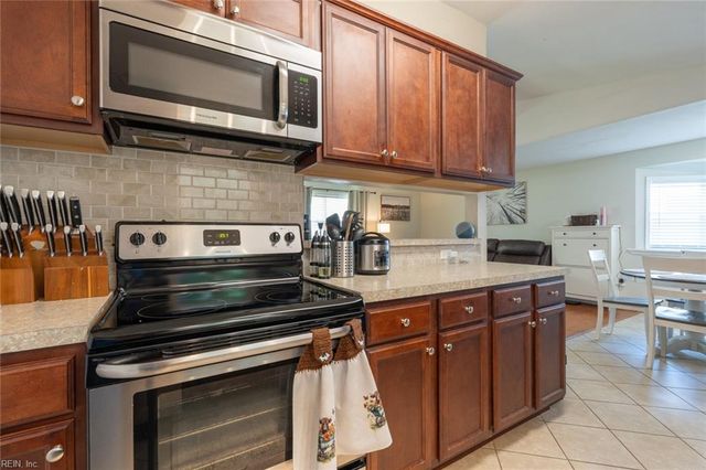 4306 Onawa LN, Chesapeake, VA 23325