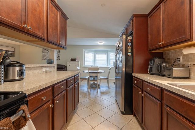 4306 Onawa LN, Chesapeake, VA 23325