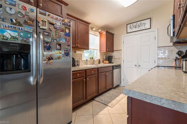 4306 Onawa LN, Chesapeake, VA 23325