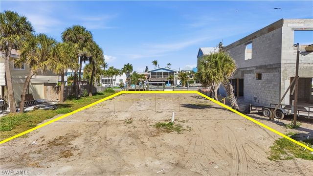 129 Curlew ST, Fort Myers Beach, FL 33931
