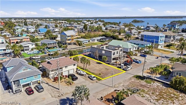 129 Curlew ST, Fort Myers Beach, FL 33931