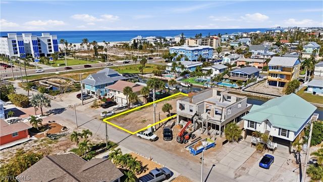 129 Curlew ST, Fort Myers Beach, FL 33931