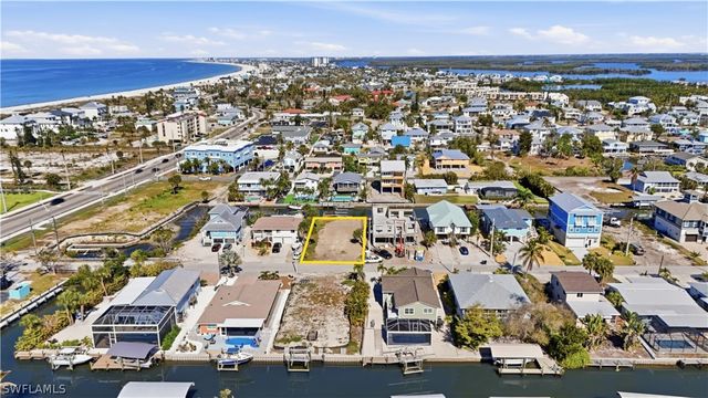 129 Curlew ST, Fort Myers Beach, FL 33931