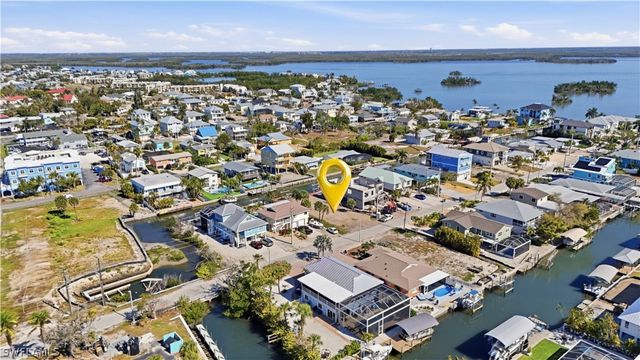 129 Curlew ST, Fort Myers Beach, FL 33931