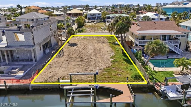 129 Curlew ST, Fort Myers Beach, FL 33931