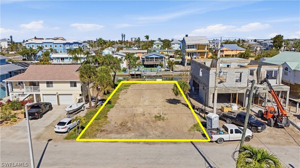 129 Curlew ST, Fort Myers Beach, FL 33931