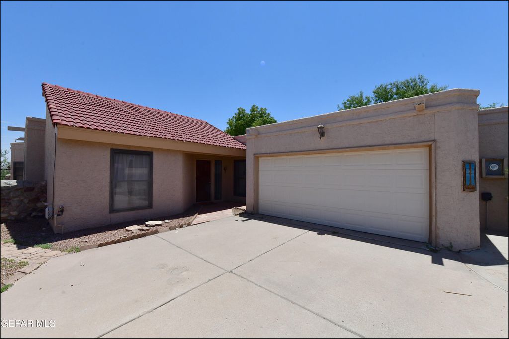 3212 Canyon Point Lane, El Paso, TX 79904