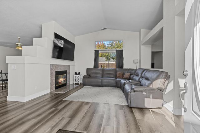 8451 Montpelier Way, Sacramento, CA 95823