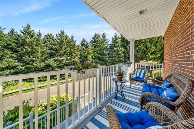 174 Haverhill St 314, Andover, MA 01810