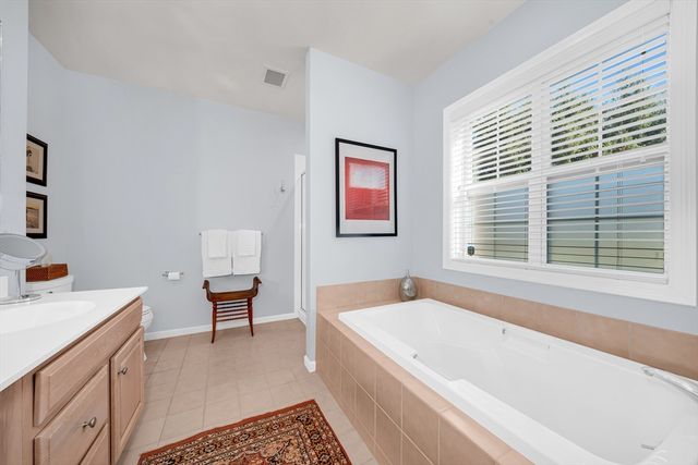 174 Haverhill St 314, Andover, MA 01810