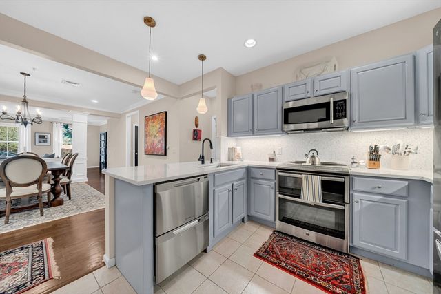 174 Haverhill St 314, Andover, MA 01810
