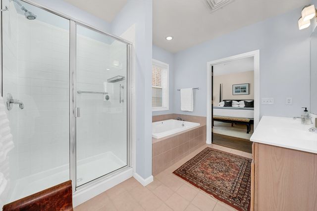 174 Haverhill St 314, Andover, MA 01810