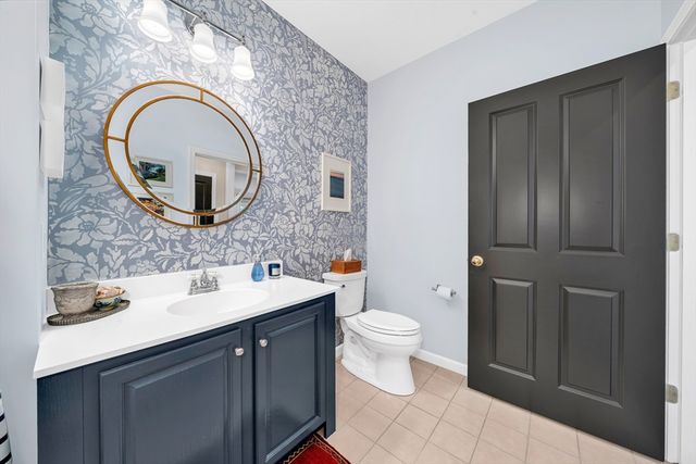174 Haverhill St 314, Andover, MA 01810