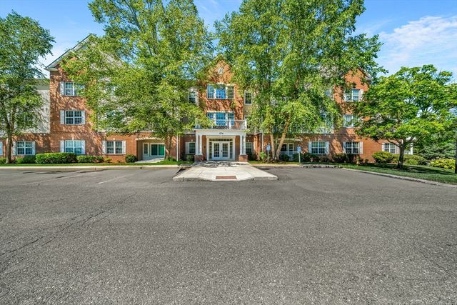 174 Haverhill St 314, Andover, MA 01810