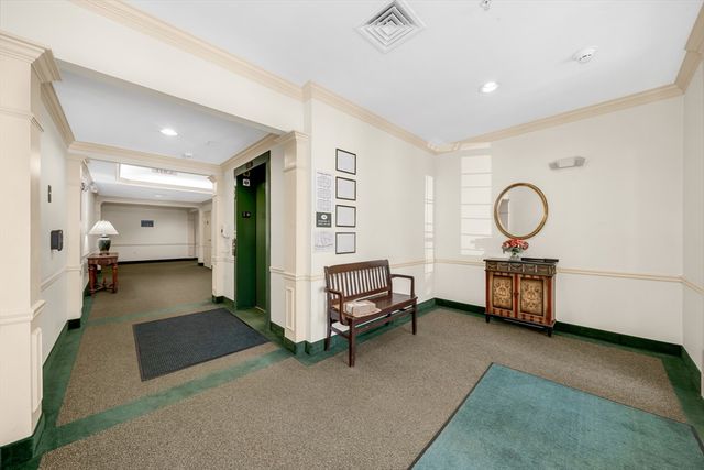 174 Haverhill St 314, Andover, MA 01810