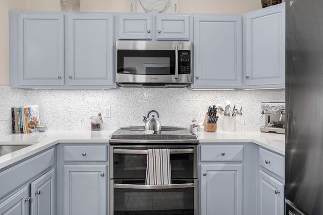 174 Haverhill St 314, Andover, MA 01810