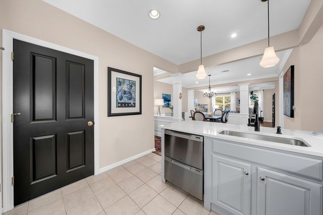 174 Haverhill St 314, Andover, MA 01810