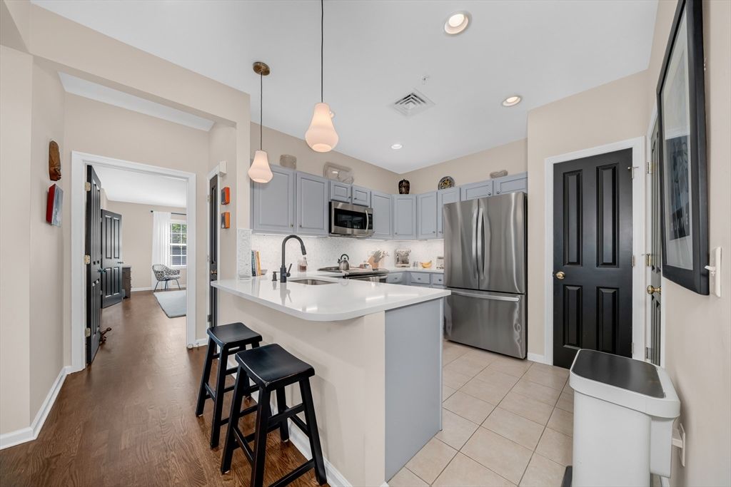 174 Haverhill St 314, Andover, MA 01810