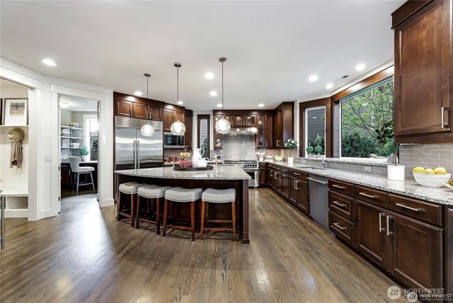 9818 NE 24th Street, Bellevue, WA 98004
