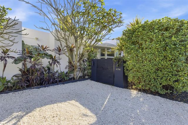 6014 SW 22nd St, Miami, FL 33155