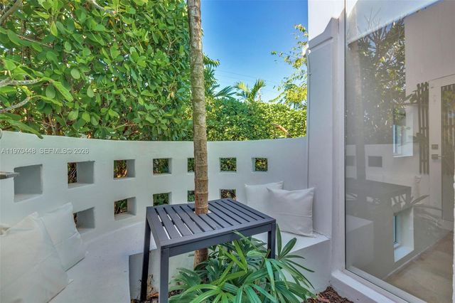 6014 SW 22nd St, Miami, FL 33155