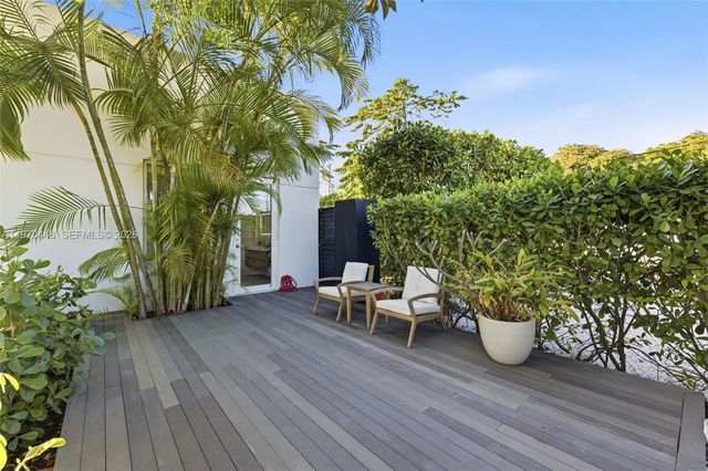 6014 SW 22nd St, Miami, FL 33155