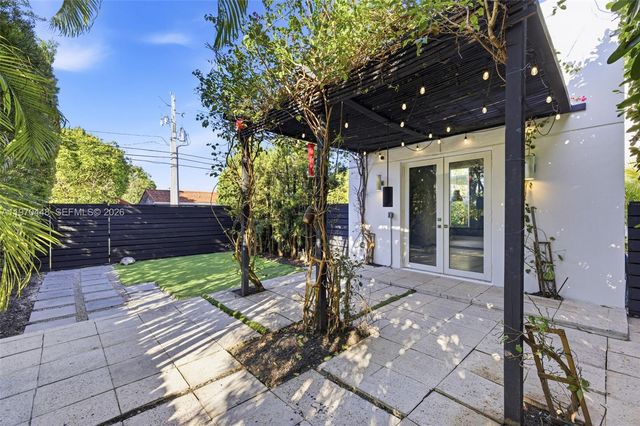 6014 SW 22nd St, Miami, FL 33155