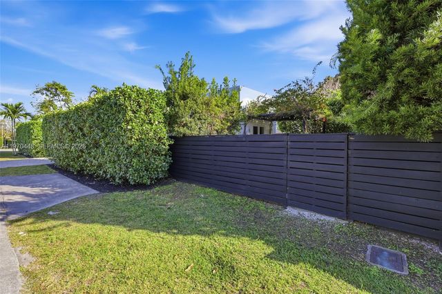 6014 SW 22nd St, Miami, FL 33155