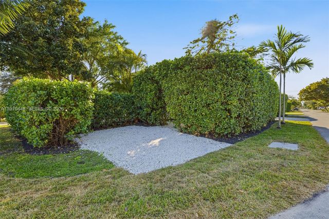 6014 SW 22nd St, Miami, FL 33155