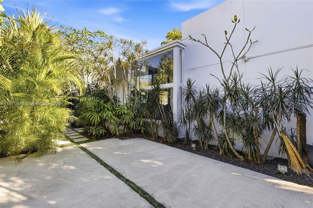 6014 SW 22nd St, Miami, FL 33155