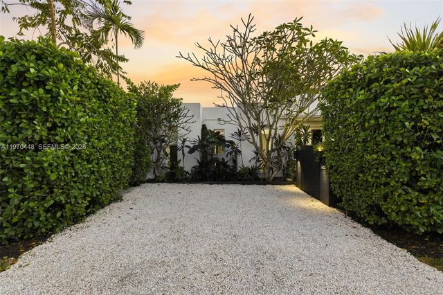 6014 SW 22nd St, Miami, FL 33155