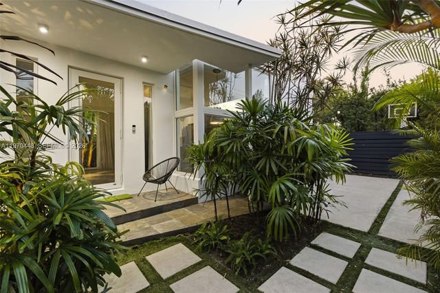 6014 SW 22nd St, Miami, FL 33155