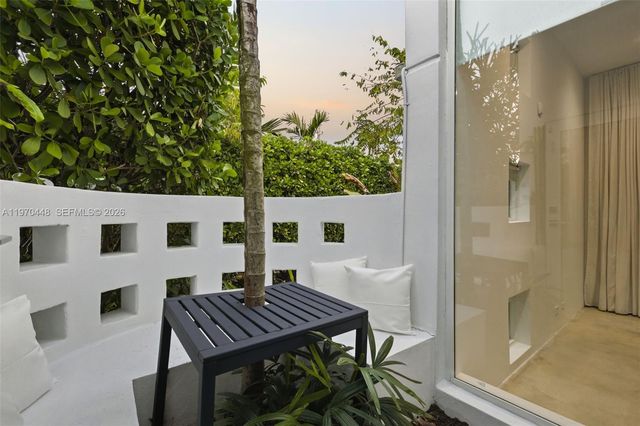 6014 SW 22nd St, Miami, FL 33155