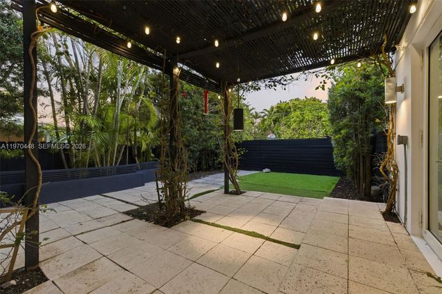 6014 SW 22nd St, Miami, FL 33155