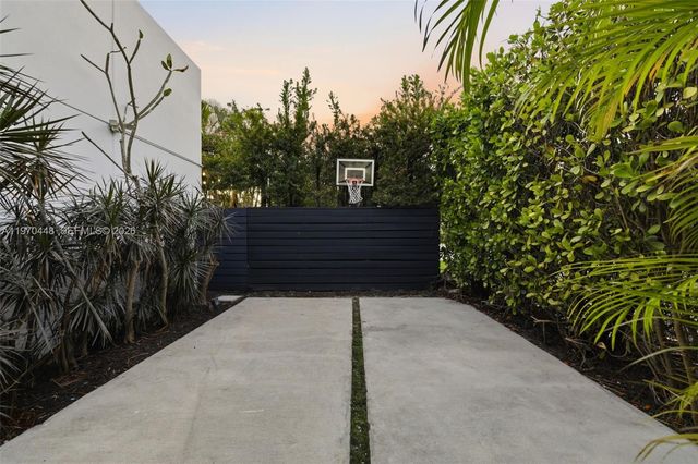 6014 SW 22nd St, Miami, FL 33155