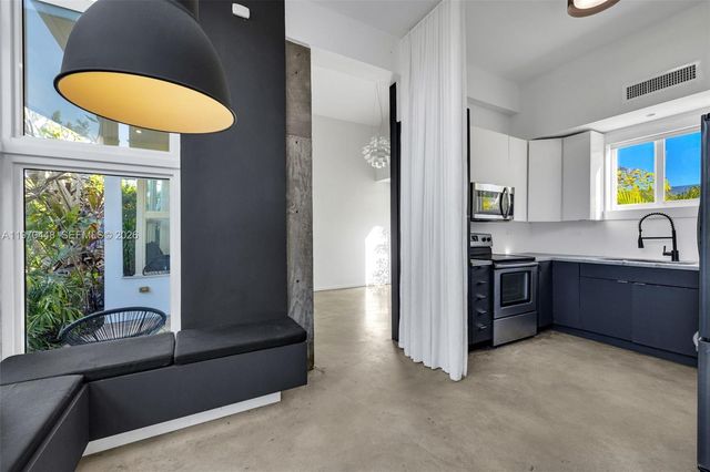 6014 SW 22nd St, Miami, FL 33155