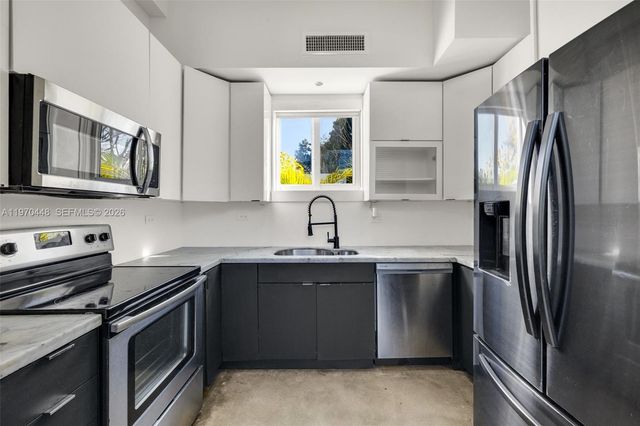 6014 SW 22nd St, Miami, FL 33155