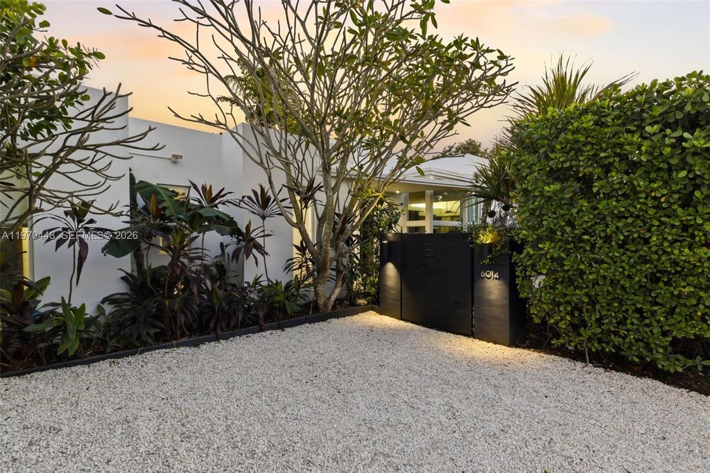 6014 SW 22nd St, Miami, FL 33155