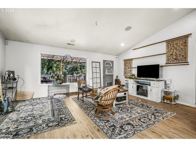 731 Se FOREST GLEN Rd, Estacada, OR 97023