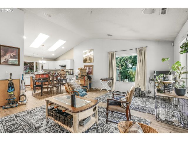 731 Se FOREST GLEN Rd, Estacada, OR 97023