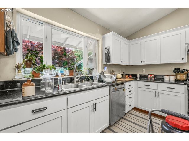 731 Se FOREST GLEN Rd, Estacada, OR 97023